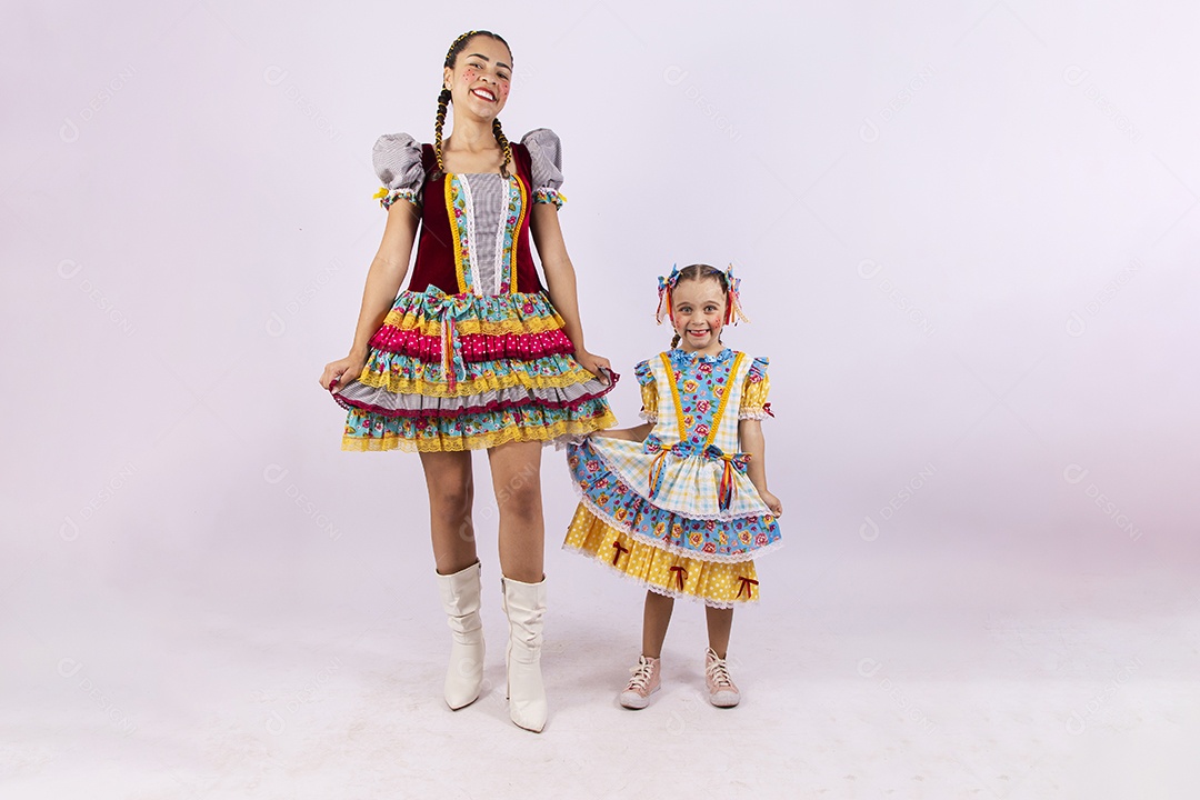 Lindas meninas com vestido de festa junina