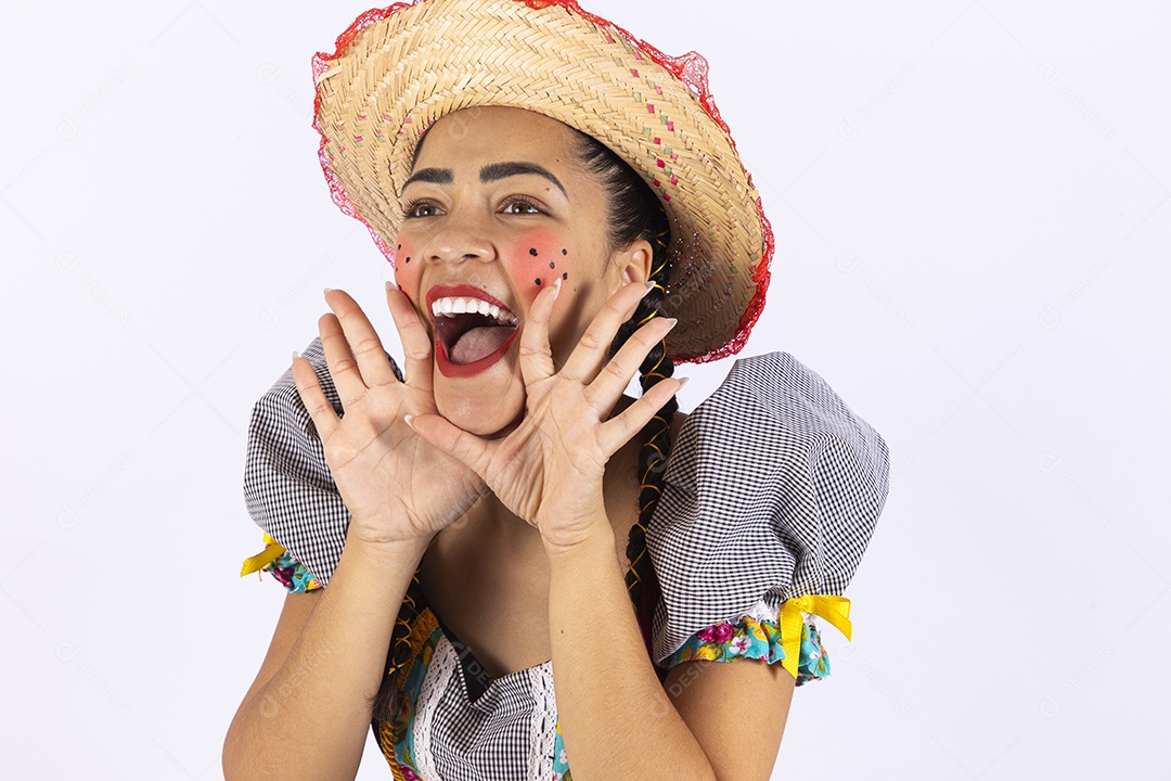 Linda mulher com vestido de festa junina