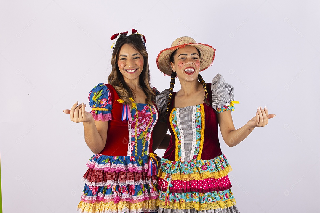 Lindas garotas jovens com vestido para festa junina