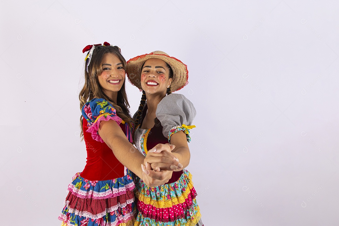 Lindas garotas jovens com vestido para festa junina