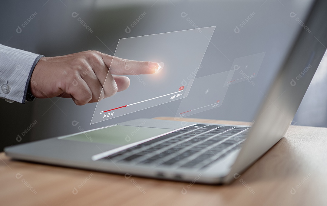 Pessoa assistindo filme online ou série de TV na tela do smartphone. streaming online, assistir vídeo na internet, show ao vivo, show ou tutorial.