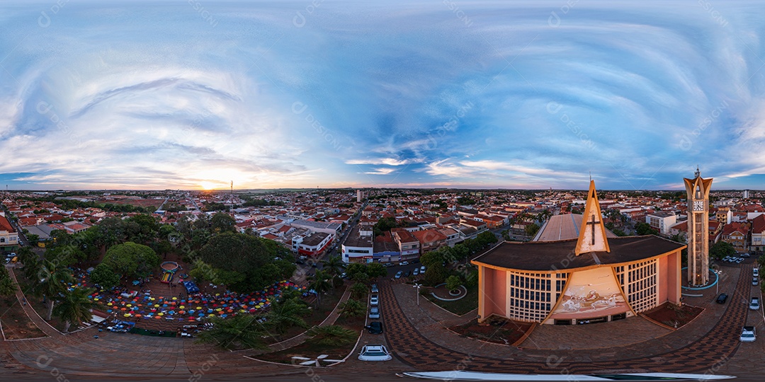 Igreja Nossa Senhora das Dores em Bariri no dia do evento na praça