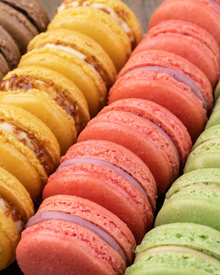 Detalhe de macarons variados e de vários sabores