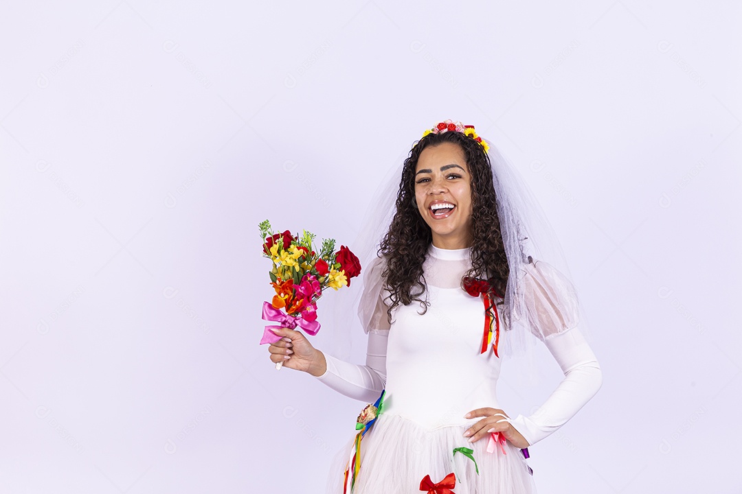 Linda mulher vestida de noiva para festa junina