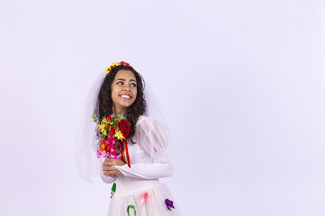 Linda mulher vestida de noiva para festa junina