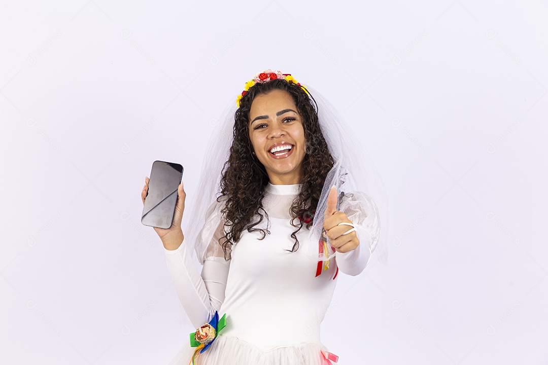 Linda mulher vestida de noiva para festa junina