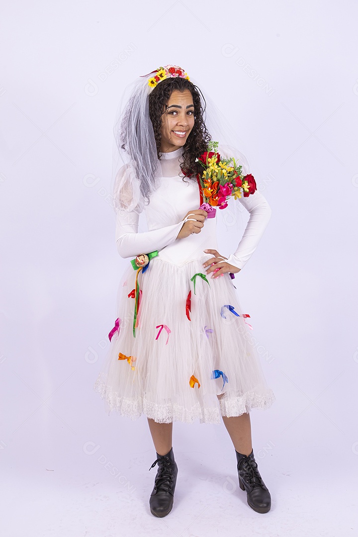 Linda mulher vestida de noiva para festa junina