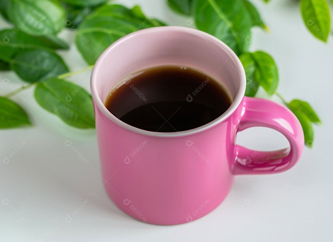 Xícara rosa com café