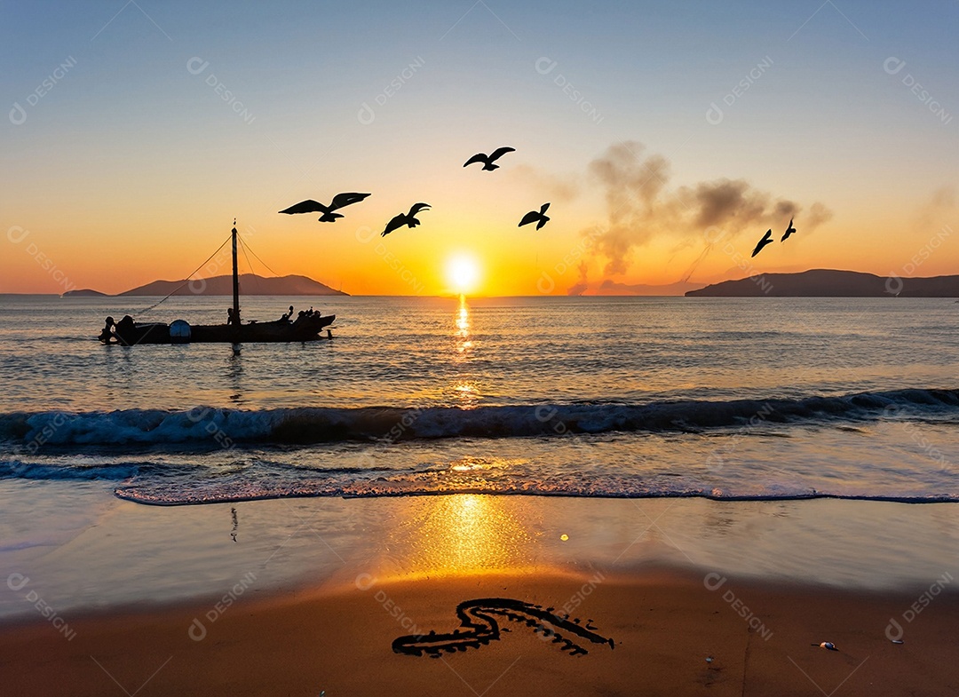 Lindo do pôr do sol na praia