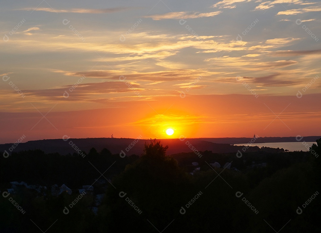 Lindo pôr do sol na praia