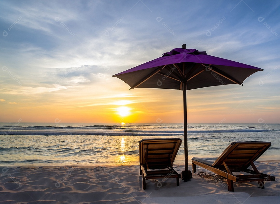 Cadeiras de praia na areia