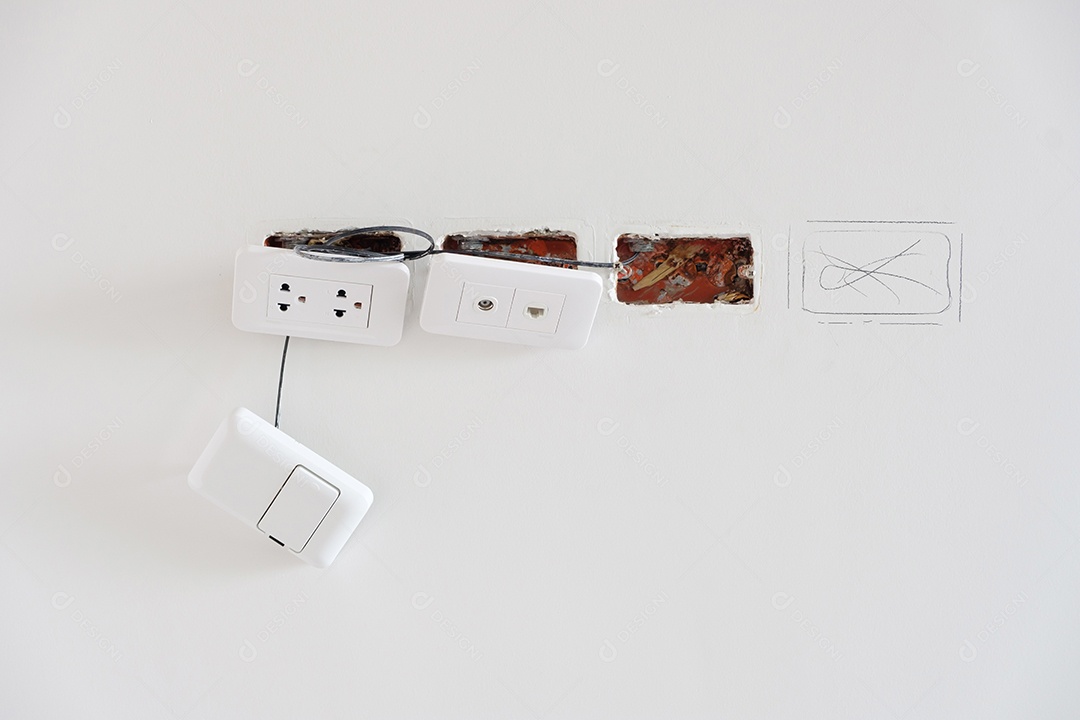 Fiação elétrica sob gesso, cabos de instalação ocultos para tomada em concreto.