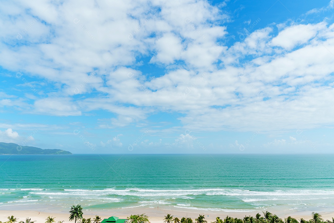 Cenário da praia My Khe na cidade de Da Nang, Vietnã.