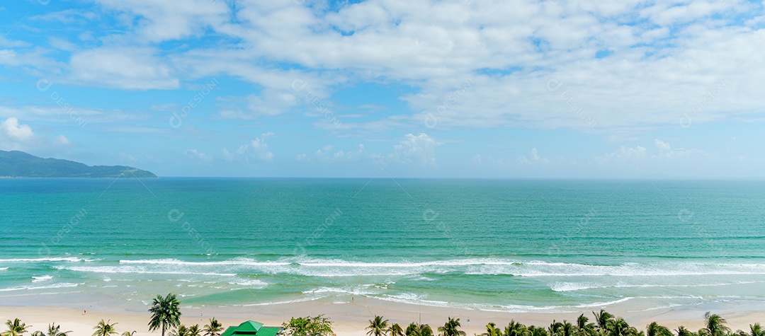 Cenário da praia My Khe na cidade de Da Nang, Vietnã.