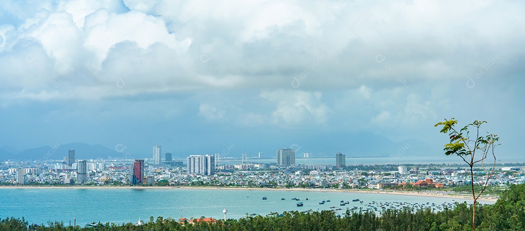 Cenário panorâmico da paisagem da cidade de Danang, Vietnã.