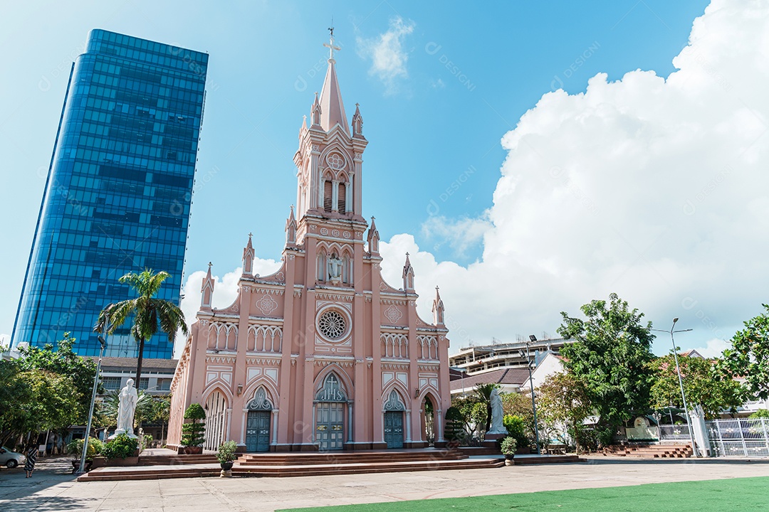 Igreja da Catedral Rosa Da Nang. Marco e popular para atração turística.