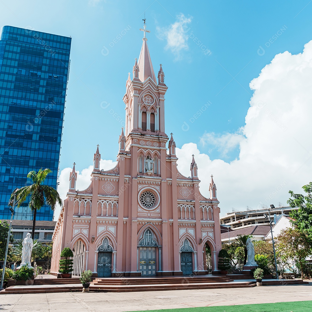 Igreja da Catedral Rosa Da Nang. Marco e popular para atração turística.