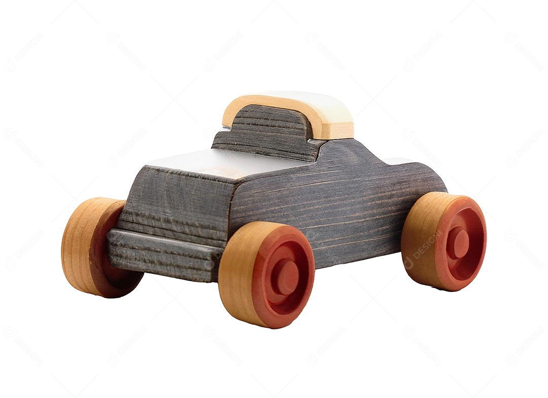 Brinquedo de carro de madeira sobre fundo branco
