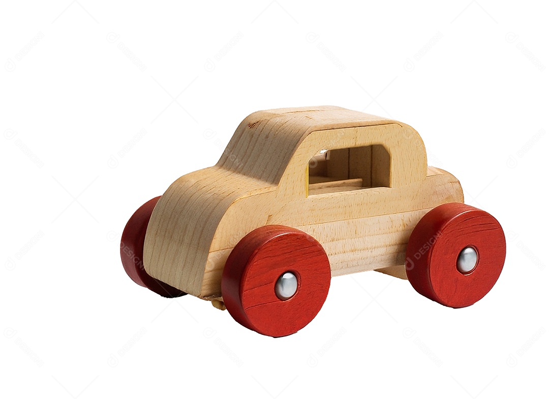 Brinquedo de carro de madeira sobre fundo branco
