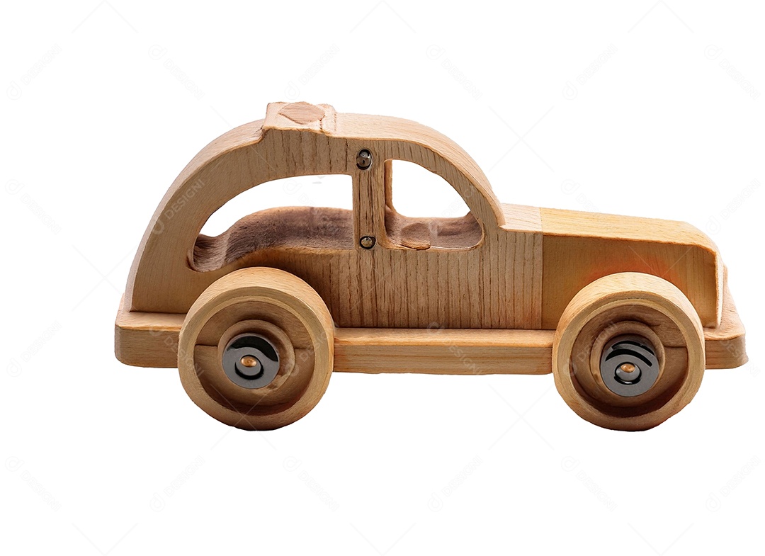 Brinquedo de carro de madeira sobre fundo branco