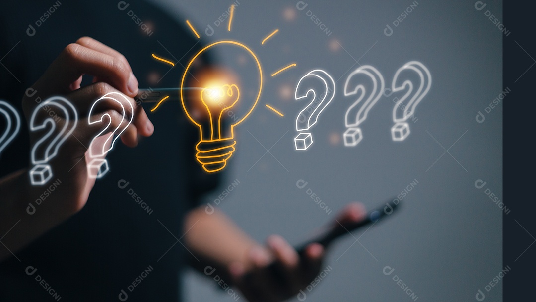 O processo de resolução de problemas ou formação de ideias. Ponto de interrogação e ícones de lâmpada.