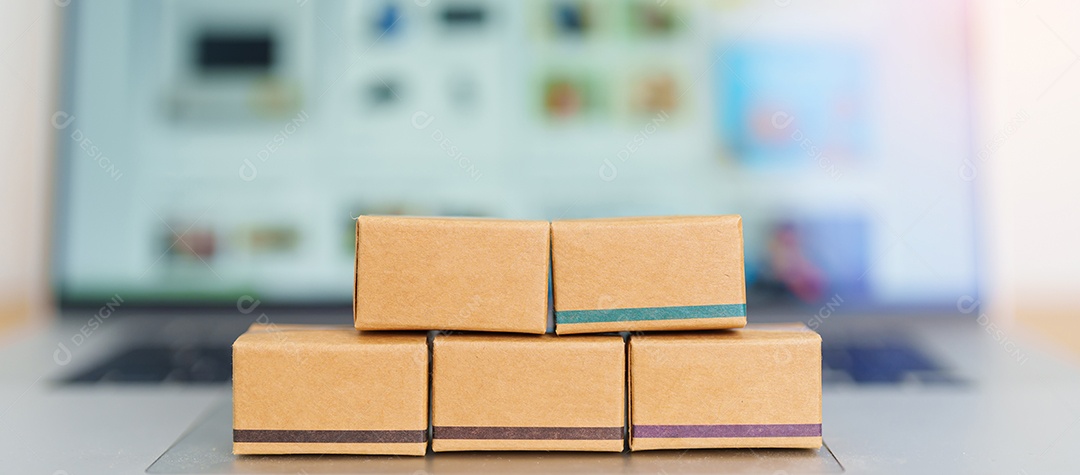 cliente do produto Caixas na mesa. compras on-line, site da plataforma Marketplace, tecnologia, comércio eletrônico