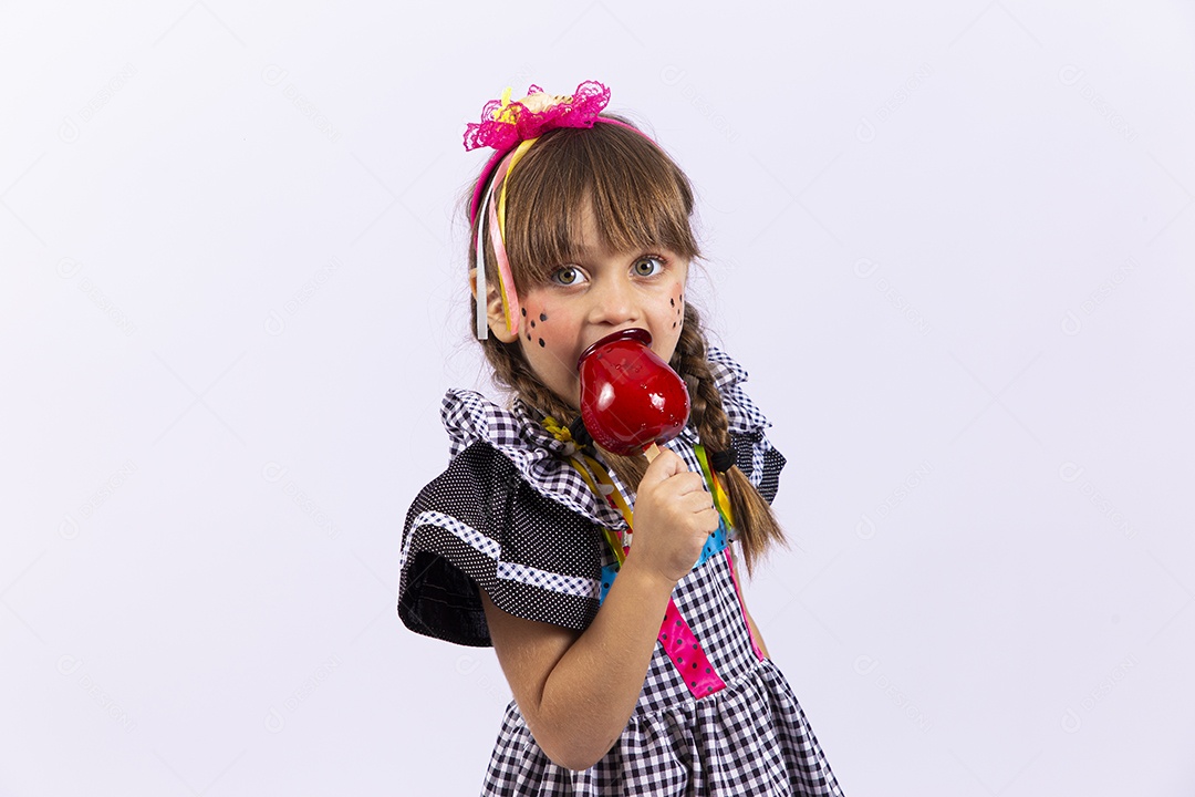 Garota fantasiados para comemorar festa junina