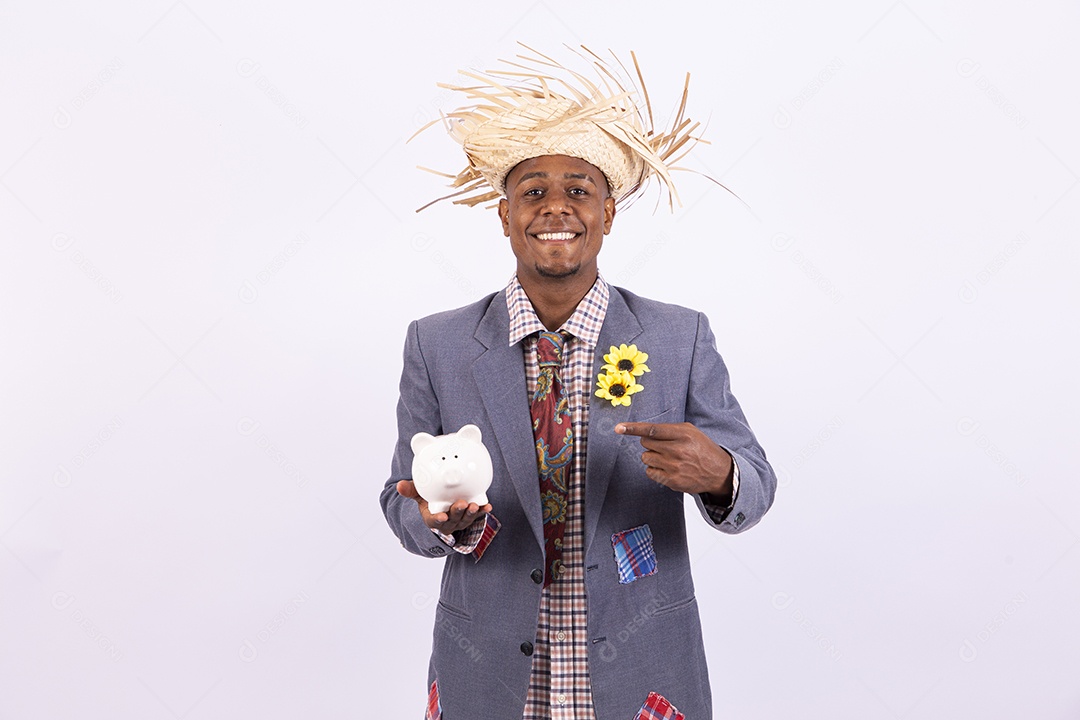 Homem com trajes de festa junina