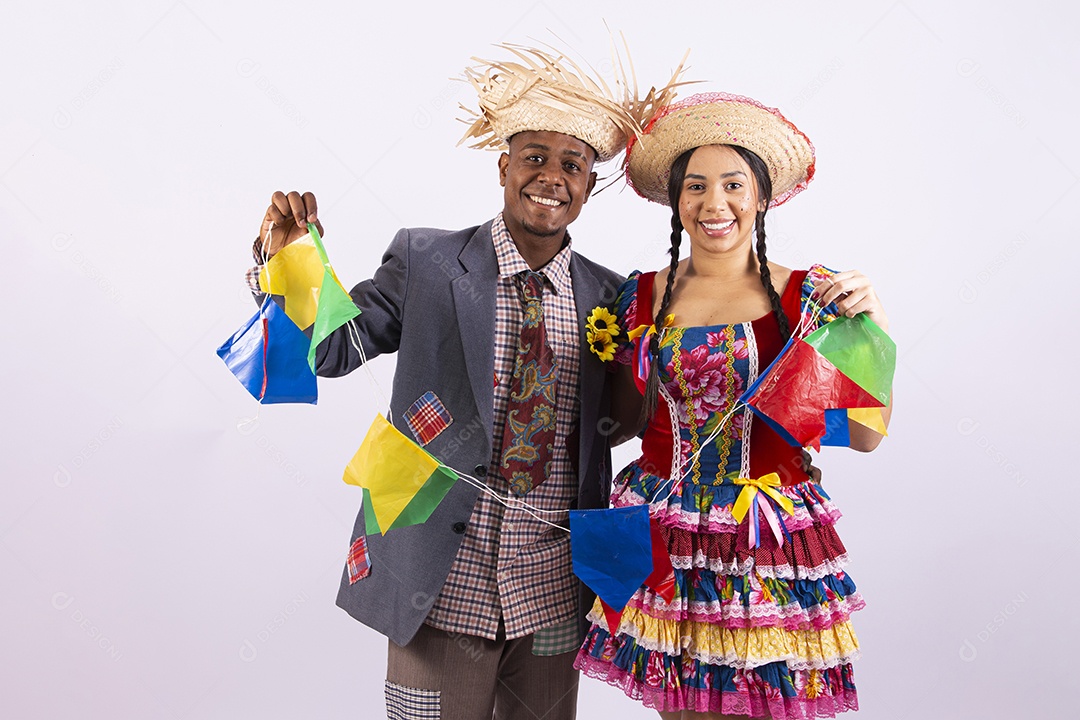 Lindo casal com trajes de São João