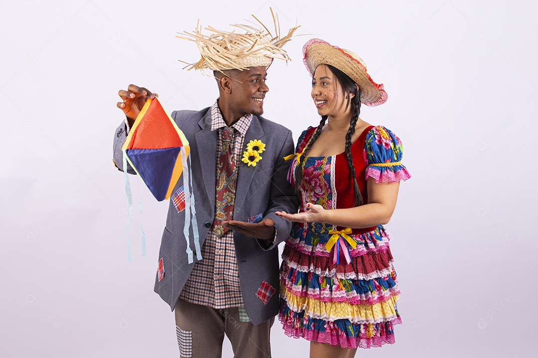 Lindo casal com trajes de São João