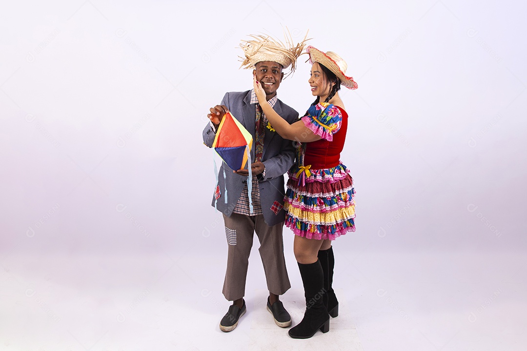 Lindo casal com trajes de São João