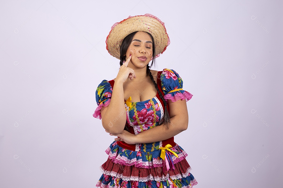 Linda mulher com vestido de festa junina