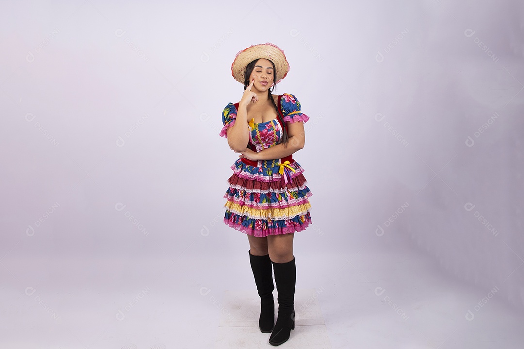 Linda mulher com vestido de festa junina