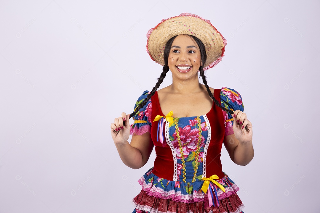 Linda mulher com vestido de festa junina