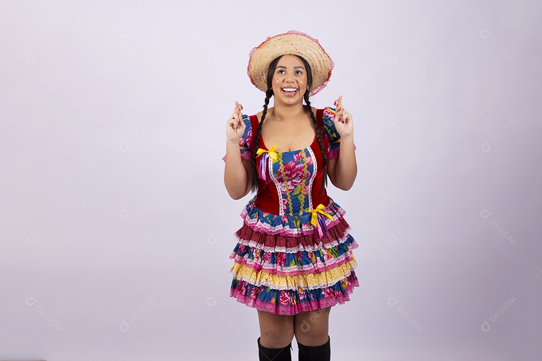 Linda mulher com vestido de festa junina