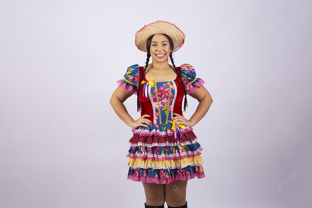 Linda mulher com vestido de festa junina