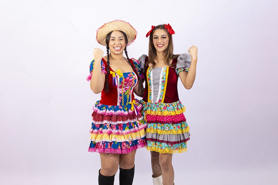 Lindas mulheres com vestido de festa junina