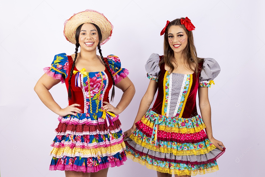 Lindas mulheres com vestido de festa junina