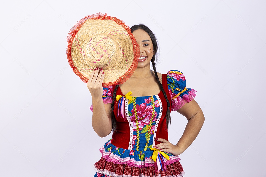 Linda mulher com vestido de festa junina