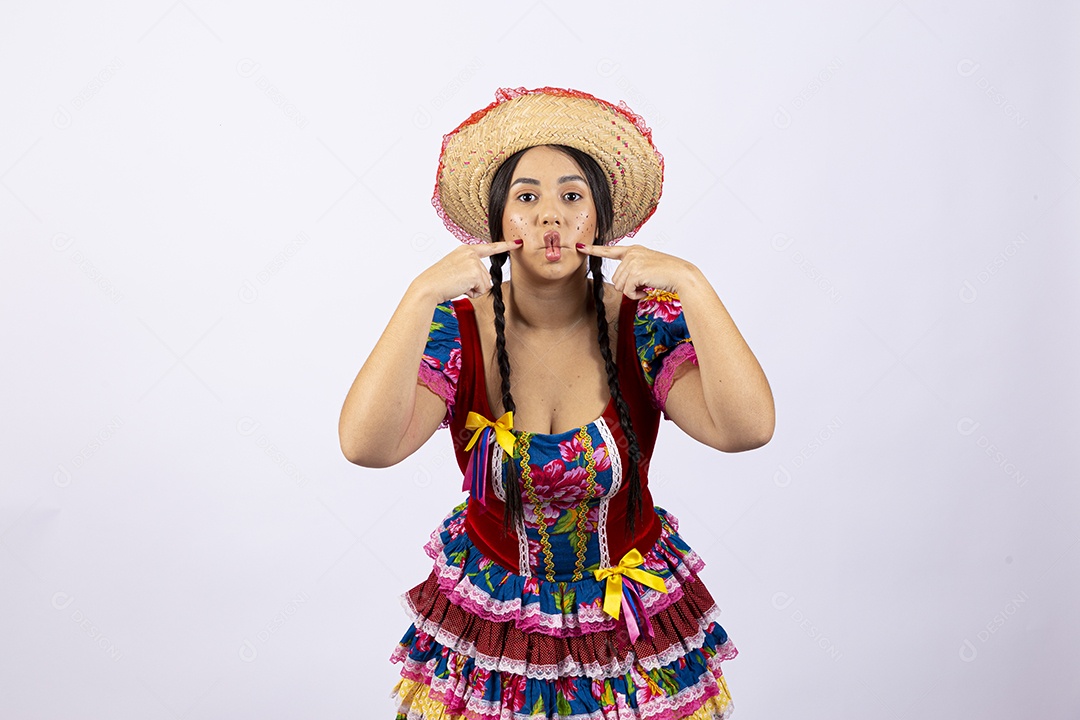 Linda mulher com vestido de festa junina