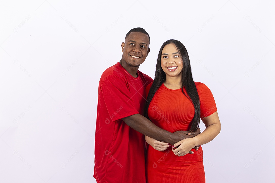 Lindo casal jovem sorridentes