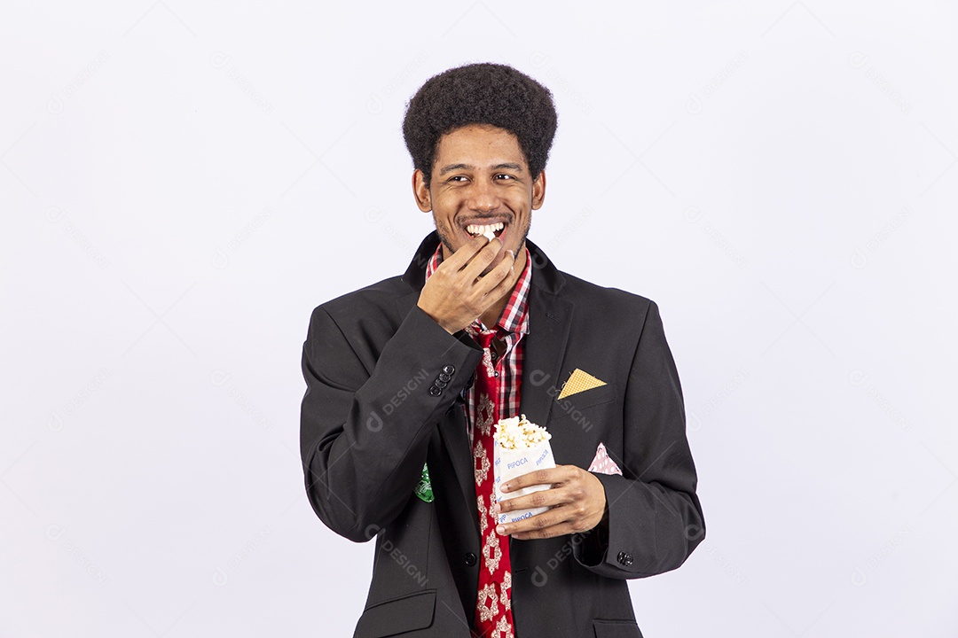 Homem com trajes de festa junina