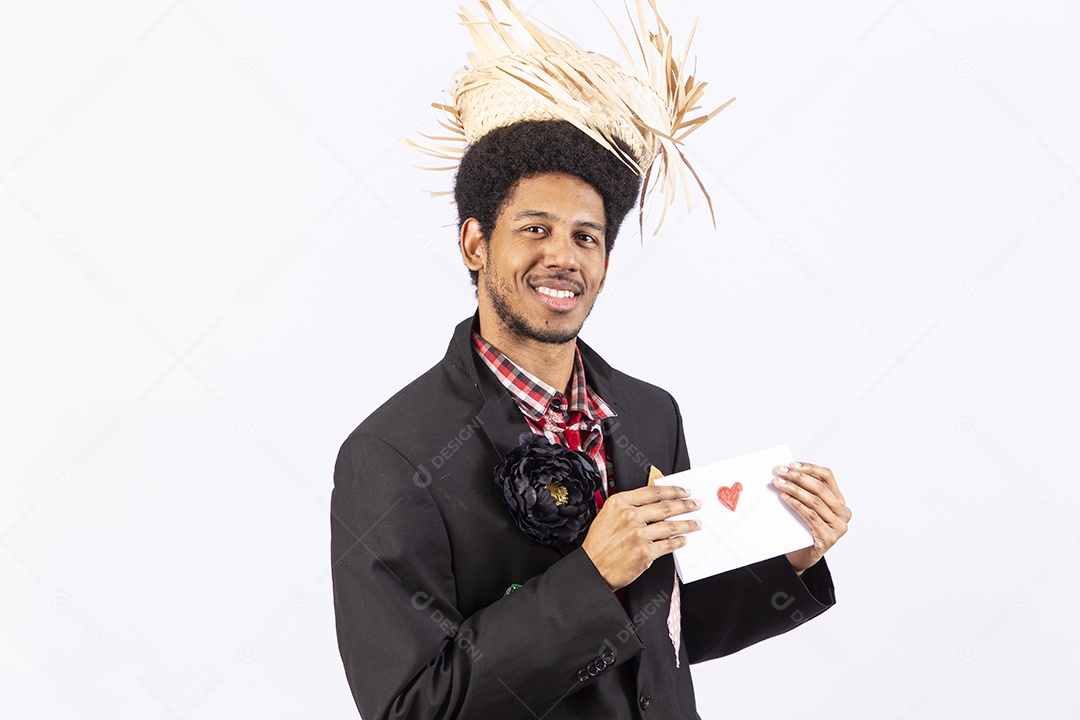 Homem com trajes de festa junina