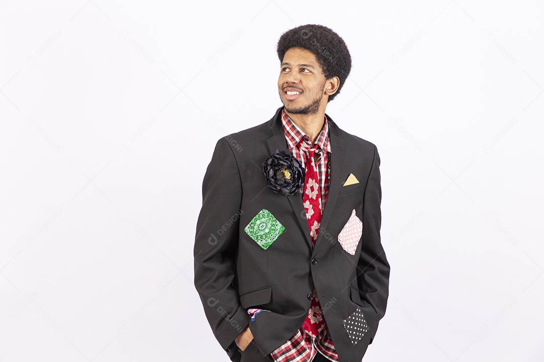 Homem com trajes de festa junina