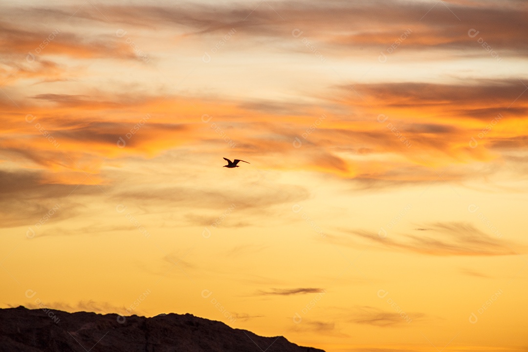 Nascer do sol na Pedra do Arpoador, no Rio de Janeiro.