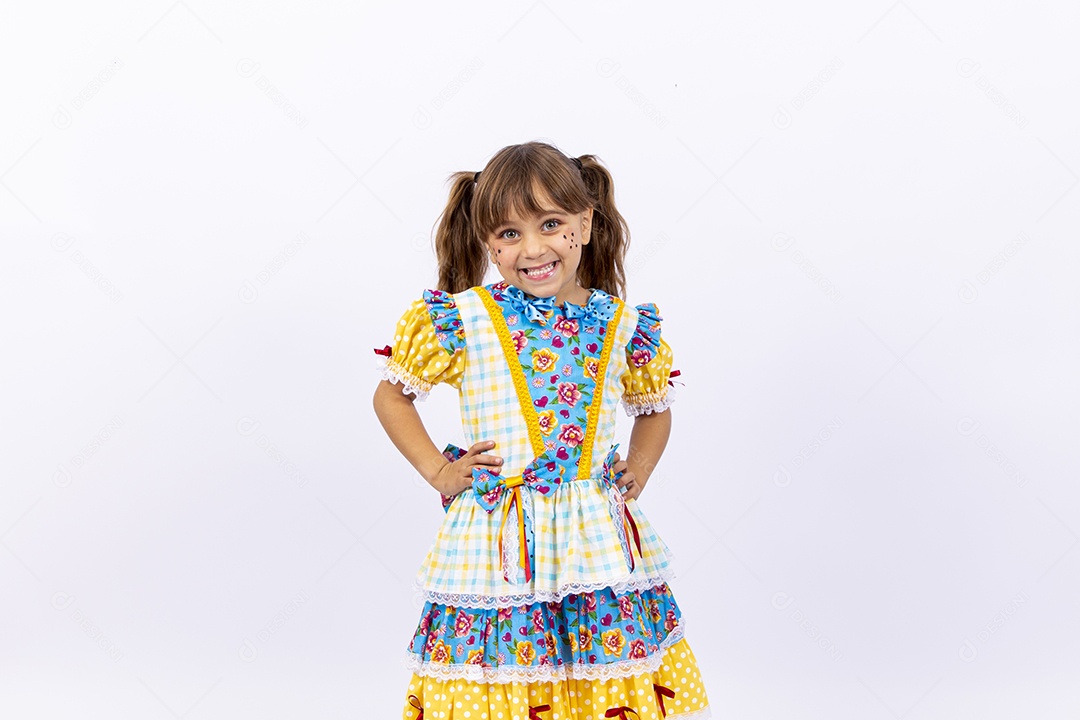 Menina com vestido de festa junina