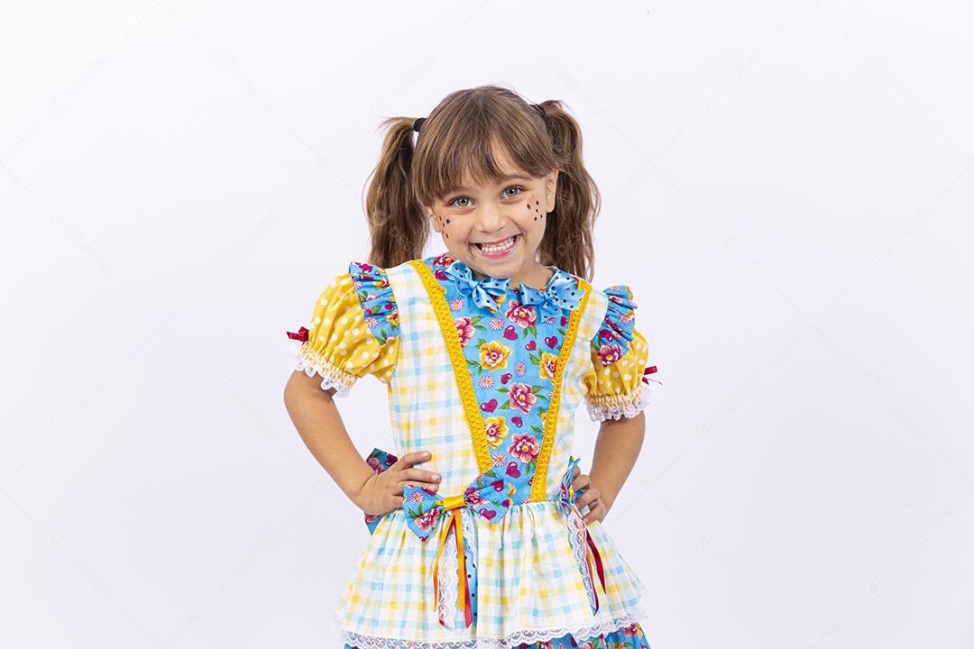 Menina com vestido de festa junina