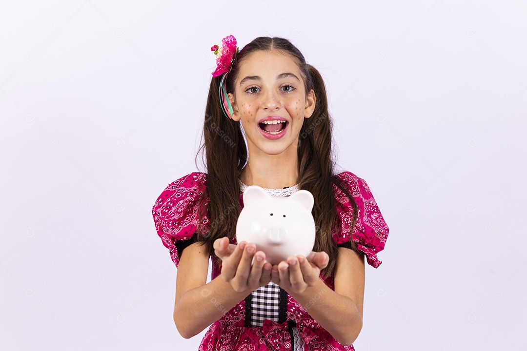 Linda menina com vestido de festa junina