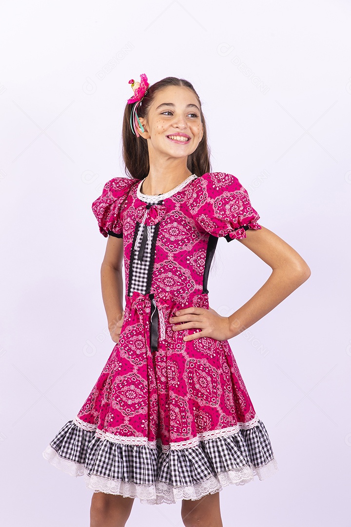 Linda menina com vestido de festa junina