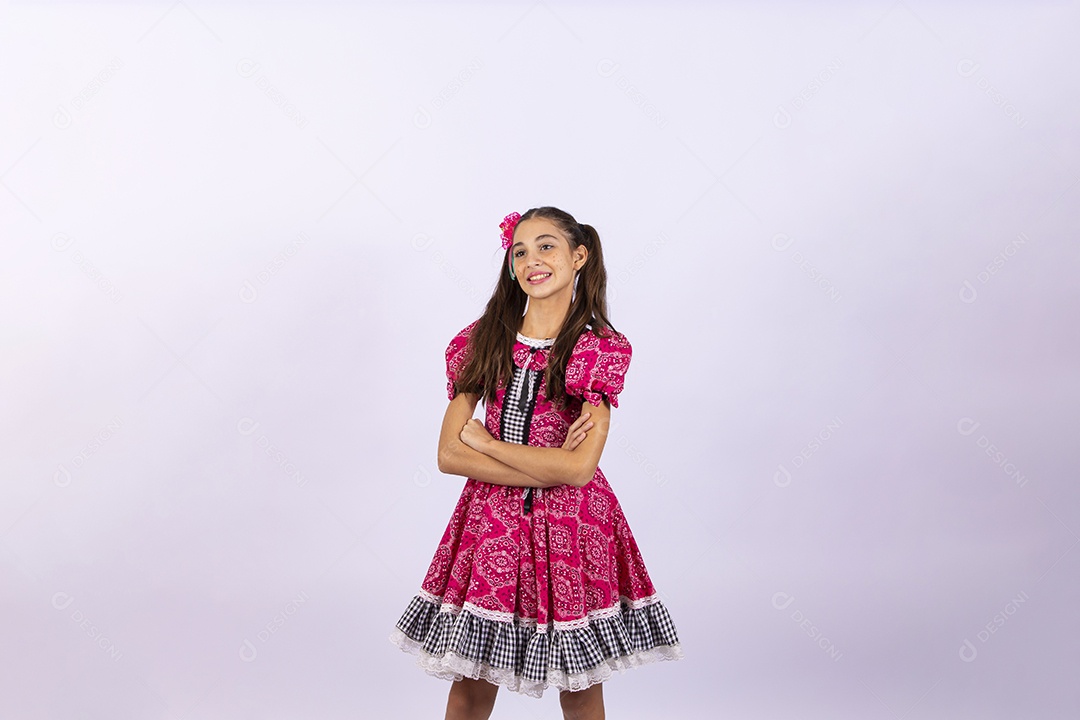 Linda menina com vestido de festa junina